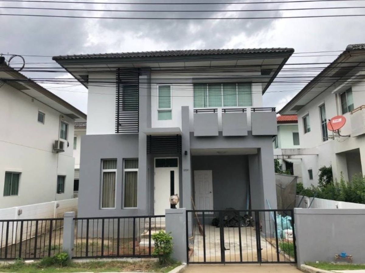 For RentHouseLadkrabang, Suwannaphum Airport : Single house for rent Baan Prompat Rama 9 - Wongwaen, near The Paseo Mall, Lat Krabang, only 10 minutes.