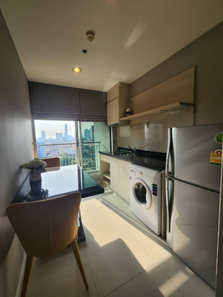 For SaleCondoSathorn, Narathiwat : Room for sale, 1 bedroom, 1 bathroom Condo Rhythm Sathorn Narathiwat Built-in decoration Electrical appliances ready to move in Contact 0954935293 (K.Joy). Not accepting agents. Please refrain from saying hello.
