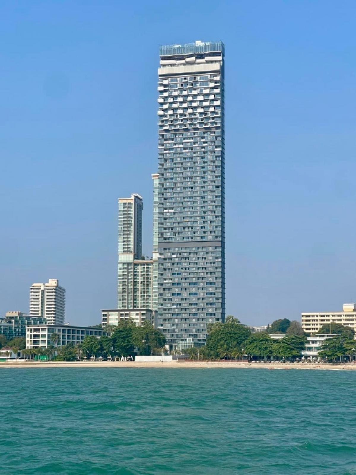 ขายคอนโดพัทยา บางแสน ชลบุรี สัตหีบ : Arom Wongamat 1 bedroom 45 sqm. Sea view 42nd floor 12.9 Million baht
