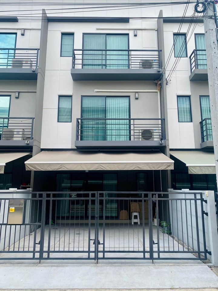 For RentTownhomeRama5, Ratchapruek, Bangkruai : Townhome for rent, 3 floors, 3 bedrooms, 3 bathrooms, air conditioning in every room, ready to move in, near Rama 5, opposite Lotus Nakhon In.