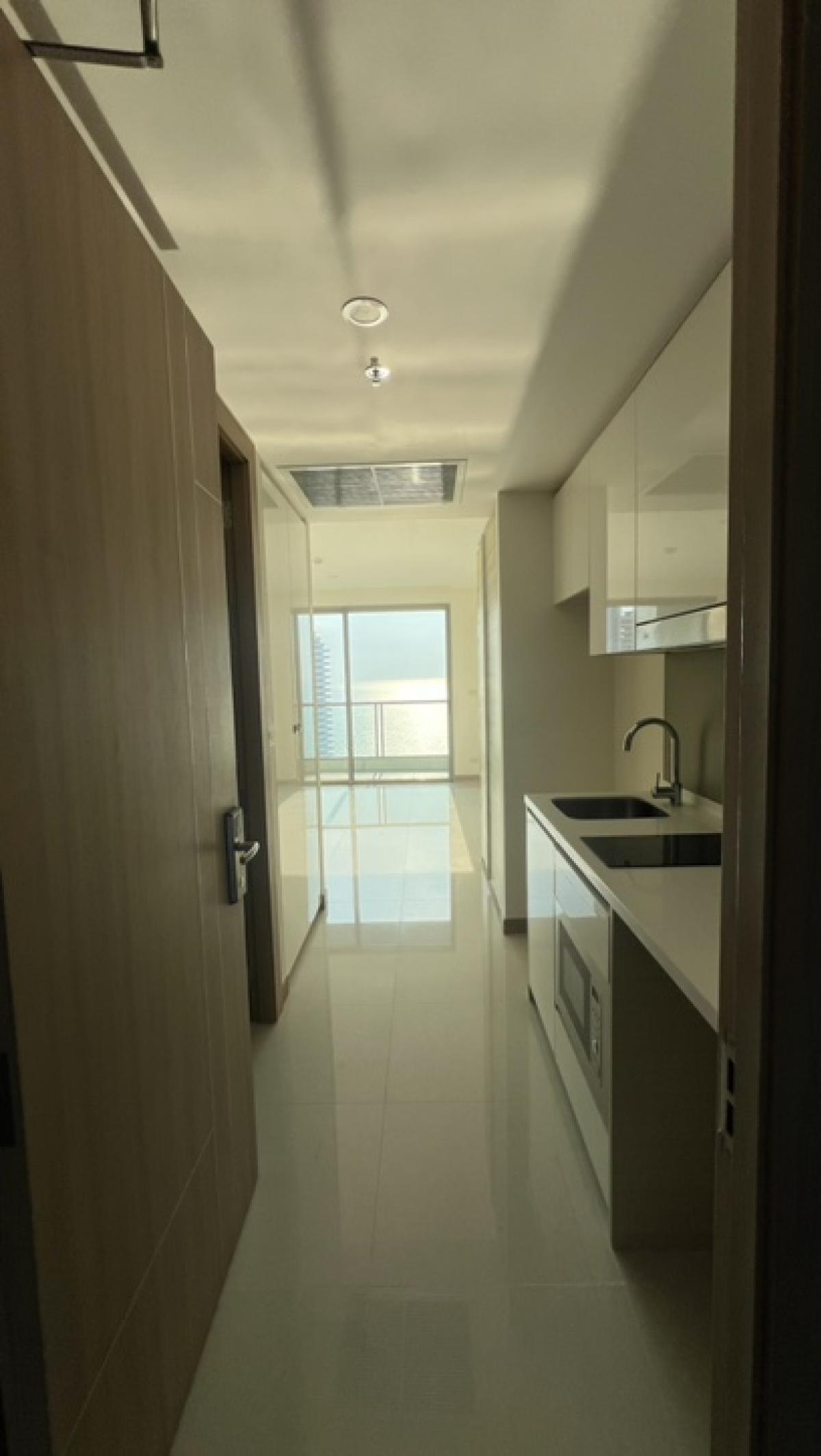 For SaleCondoPattaya, Bangsaen, Chonburi : Studio 33 Sqm. Sea view price 2.9 Million baht