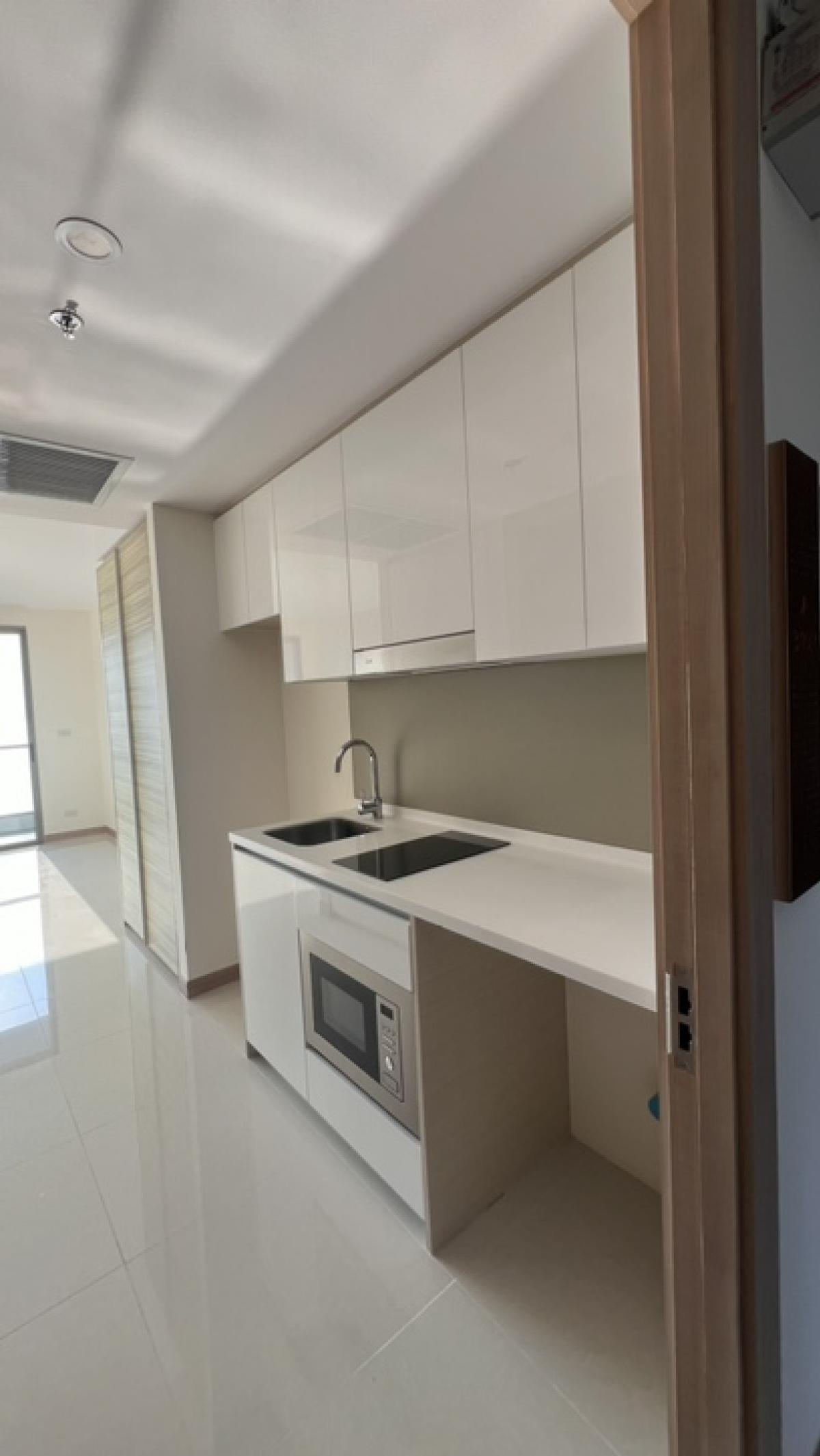 For SaleCondoPattaya, Bangsaen, Chonburi : Studio 33 Sqm. Sea view price 2.9 Million baht