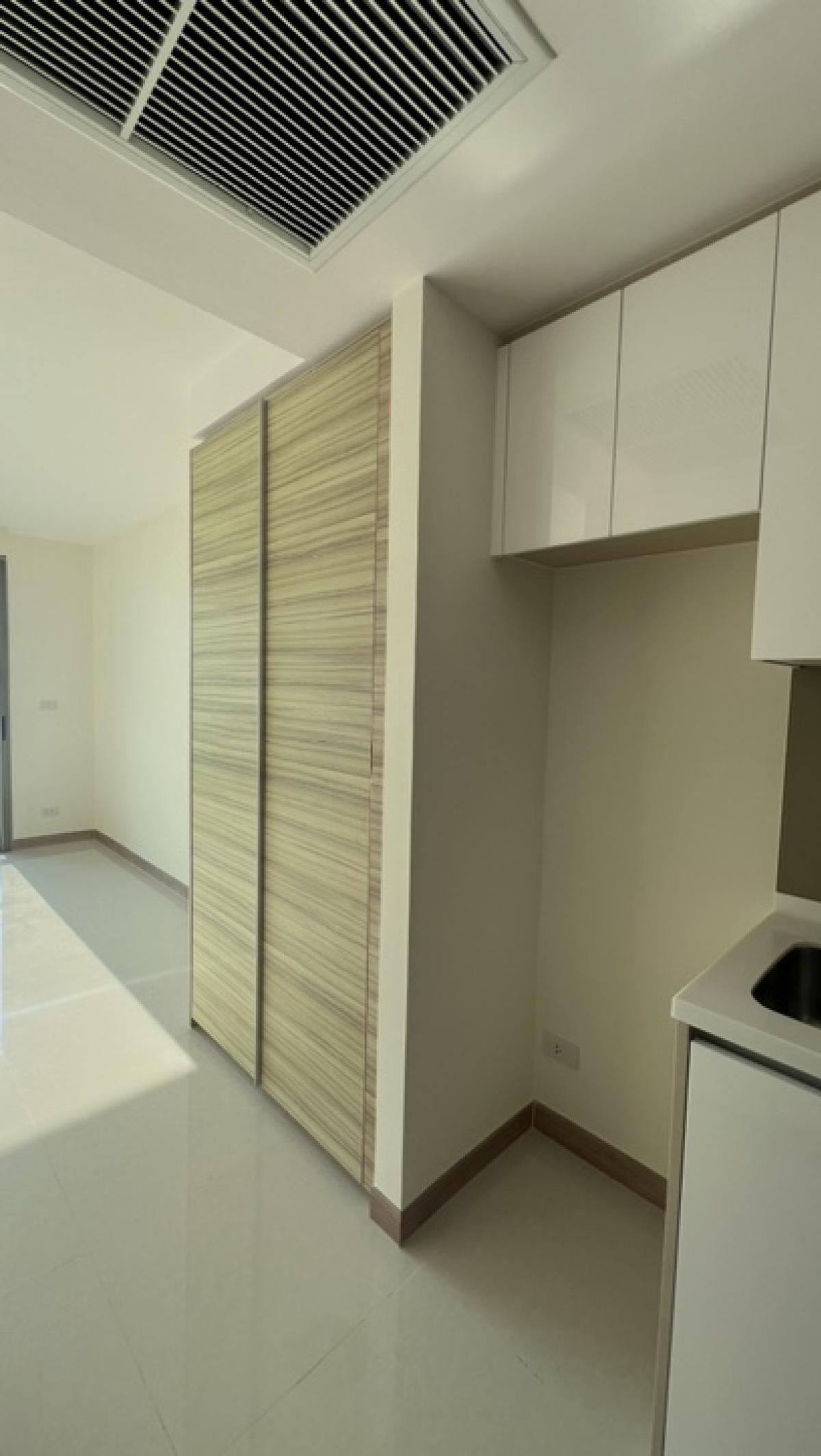 For SaleCondoPattaya, Bangsaen, Chonburi : Studio 33 Sqm. Sea view price 2.9 Million baht