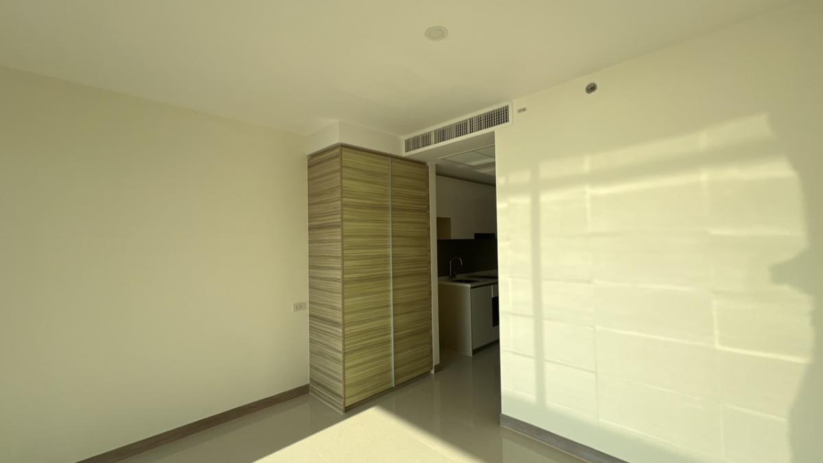 For SaleCondoPattaya, Bangsaen, Chonburi : Studio 33 Sqm. Sea view price 2.9 Million baht