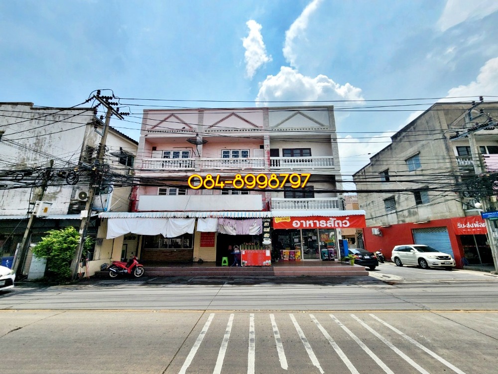 For SaleShop HouseChaengwatana, Muangthong : Commercial building for sale, 3 floors, 2 units, corner room, total area 61 sq m, Sukhaprachasan Road 3, Wat Ku, suitable for an office, warehouse, shop, urgent sale 6.9 million baht.