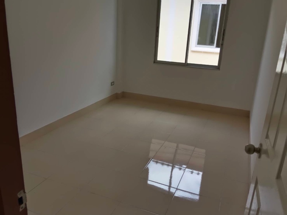 ขายอาคารพาณิชย์พัทยา บางแสน ชลบุรี สัตหีบ : Commercial building for sale near Charoenrat Village, Bang Lamung District