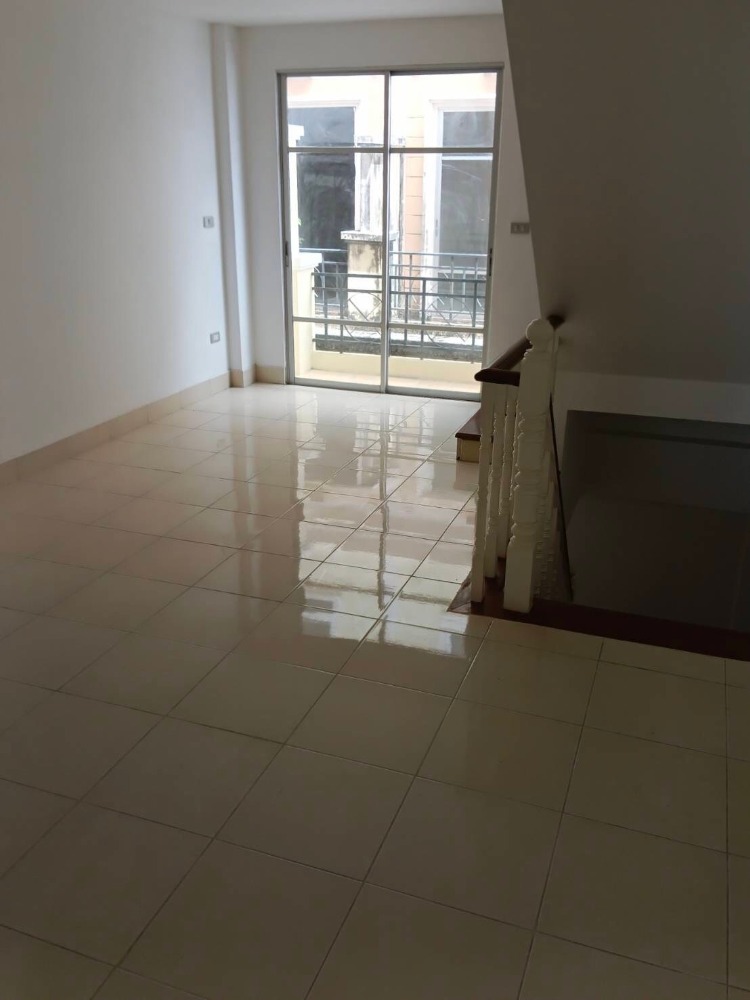 ขายอาคารพาณิชย์พัทยา บางแสน ชลบุรี สัตหีบ : Commercial building for sale near Charoenrat Village, Bang Lamung District