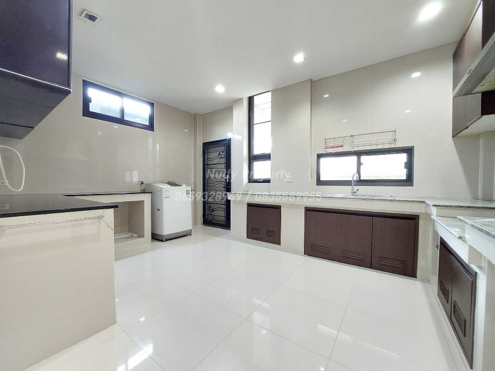 For SaleHousePattanakan, Srinakarin : Detached house, corner plot On Krungthep Kreetha Road Soi 7 from Sansiri