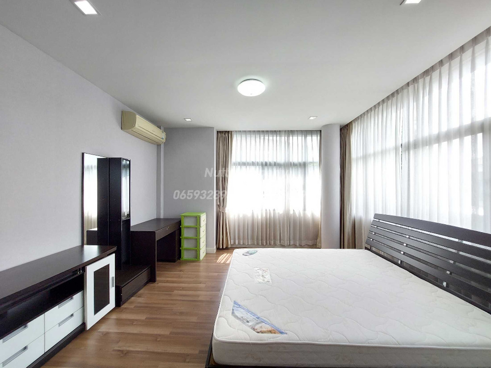 For SaleHousePattanakan, Srinakarin : Detached house, corner plot On Krungthep Kreetha Road Soi 7 from Sansiri