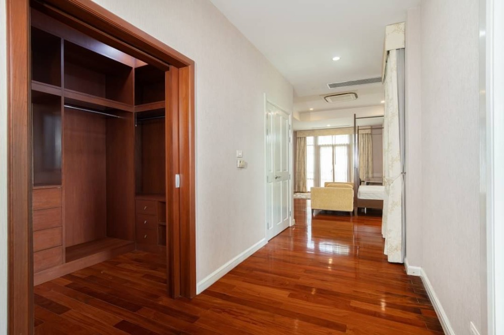 ให้เช่าบ้านอ่อนนุช อุดมสุข : Luxury corner unit house with private pool and Jacuzzi for rent / sale in nice quiet and shady village with good security in the heart of BKK near St.Andrews International School Bangkok, Bangkok Adventist International