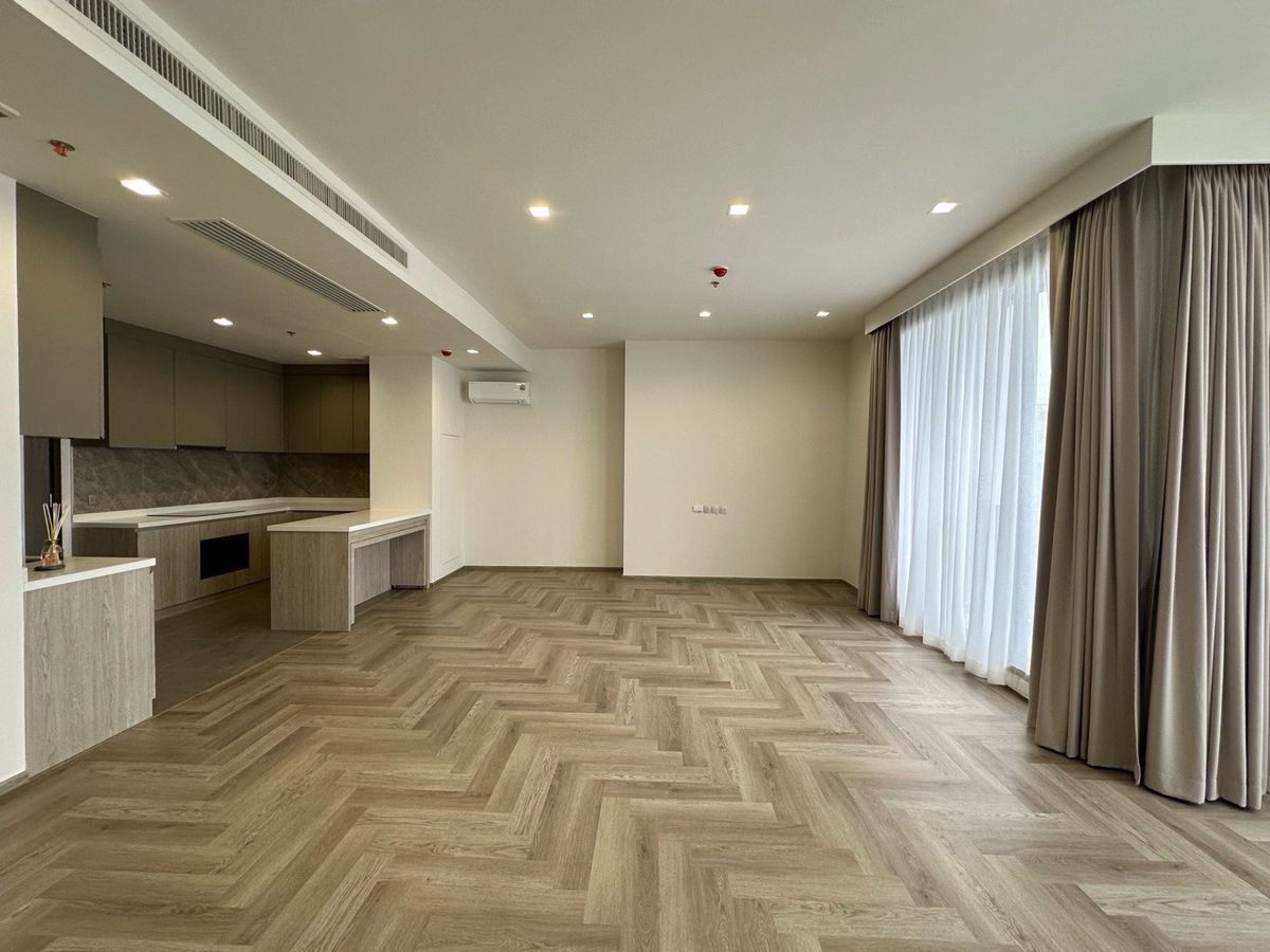 ขายคอนโดสาทร นราธิวาส : 💥Junior Penthouse 3 ห้องนอนใหญ่ + ห้องแม่บ้าน ฟรีค่าส่วนกลาง 5 ปี‼️เชื่อมต่อสาทร-สีลมเพียง 15 นาที | Rhythm Charoenkrung Pavillion I CALL : 0953569894