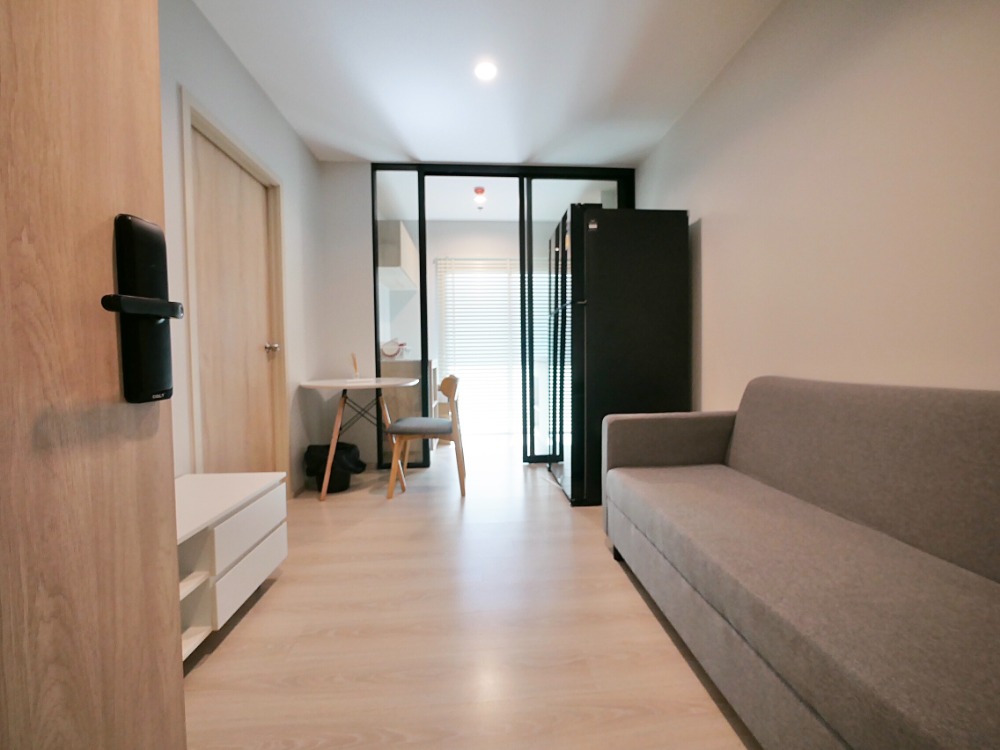 For SaleCondoPattanakan, Srinakarin : Condo for sale, Nue Noble Srinakarin-Lasalle (Nue Noble Srinakarin-Lasalle), next to the Yellow Line MRT station. Sri Lasalle Station, size 30.5 sq m, 1 bedroom, fully furnished, ready to move in.