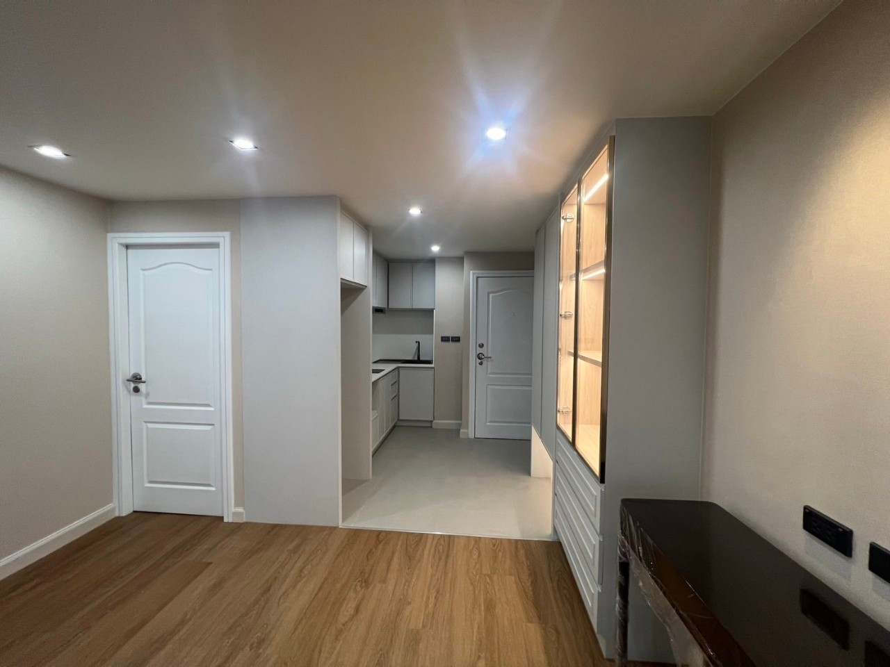 For RentCondoSilom, Saladaeng, Bangrak : New Room , Luxury Style 2bed 2bath 68 Sqm Silom Terrace 50,000-