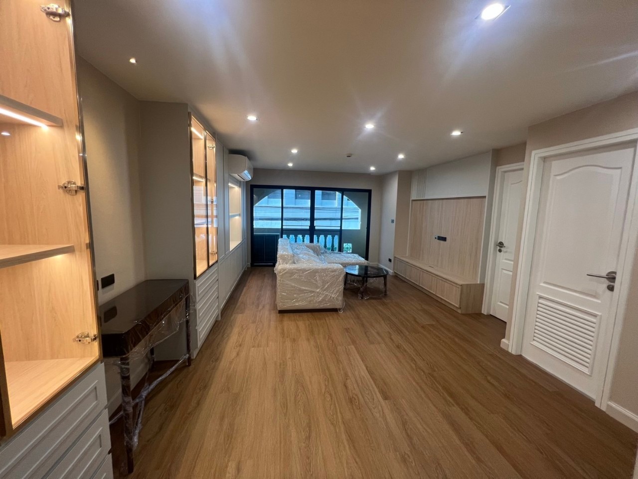 For RentCondoSilom, Saladaeng, Bangrak : New Room , Luxury Style 2bed 2bath 68 Sqm Silom Terrace 50,000-