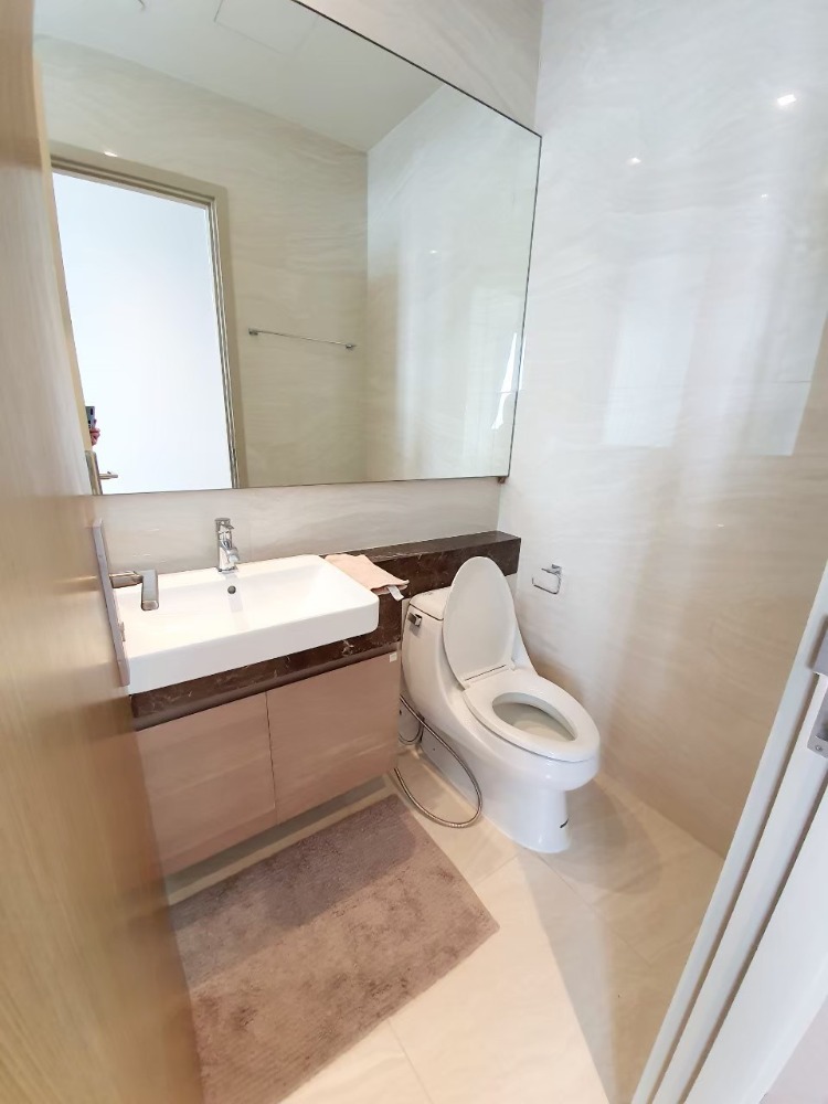 For RentCondoSilom, Saladaeng, Bangrak : Condo for RENT for rent **Ashton Silom 36 Sq,m. Fully Finish @28,000 baht/month call Nong 096-2615656 Very spacious room 36 sq m. 1 bedroom, 1 bathroom, fully furnished, ready to move in Location : Silom