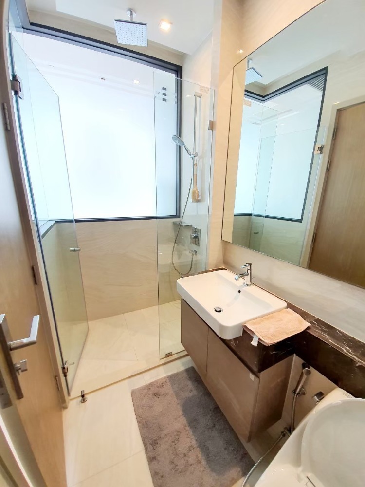 For RentCondoSilom, Saladaeng, Bangrak : Condo for RENT for rent **Ashton Silom 36 Sq,m. Fully Finish @28,000 baht/month call Nong 096-2615656 Very spacious room 36 sq m. 1 bedroom, 1 bathroom, fully furnished, ready to move in Location : Silom