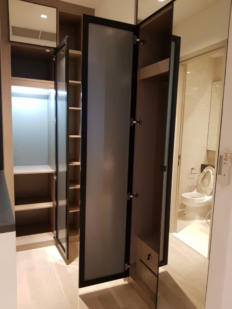 For RentCondoSilom, Saladaeng, Bangrak : Condo for RENT for rent **Ashton Silom 36 Sq,m. Fully Finish @28,000 baht/month call Nong 096-2615656 Very spacious room 36 sq m. 1 bedroom, 1 bathroom, fully furnished, ready to move in Location : Silom