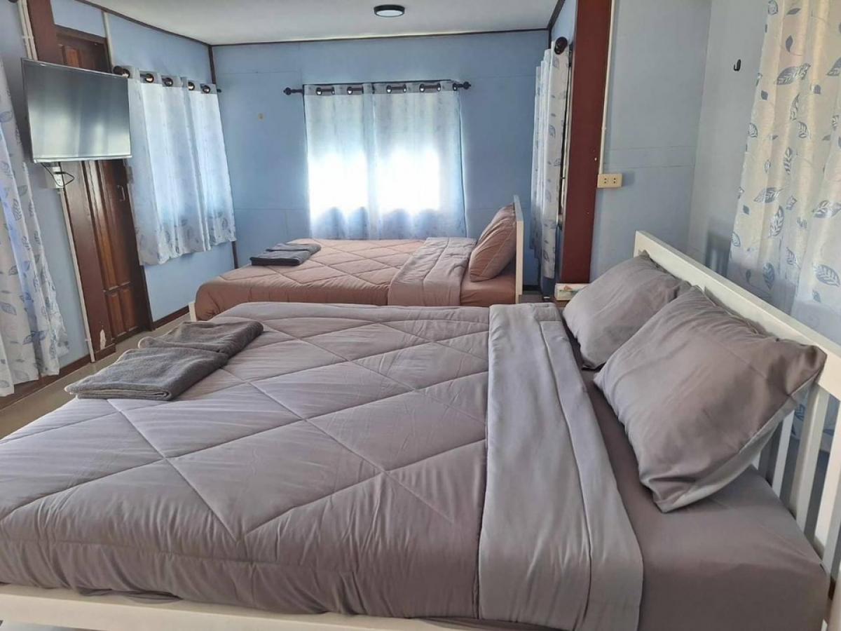 ขายบ้านสระบุรี : 📢👇ขายบ้านพร้อมสระว่ายน้ำในที่ดิน 4 ไร่ สระบุรี ไม่ไกลจากกรุงเทพ  จากฟิวเจอร์พาร์ครังสิต ระยะทางประมาณ 120 กิโลเมตร อากาศดี ราคาดี  ด้านหลังเป็นสวนผลไม้ ทั้งมะขามเทศ ลำไย ส้มโอ น้อยหน่า มะม่วง เอกสารสิทธิ์โฉนดครุฑแดง