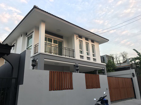 For RentHouseChokchai 4, Ladprao 71, Ladprao 48, : 2-storey detached house for rent, good location, Lat Phrao Road 41, air conditioned, fully furnished. There are 4 bedrooms, 3 bathrooms. Rental price 35,000 baht per month.