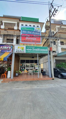 For SaleShop HouseMahachai Samut Sakhon : Commercial building for sale, 3 and a half floors, next to Kitmanee Road, in front of Muang Thong Village, opposite CJ Express, Samut Sakhon, cheap price.