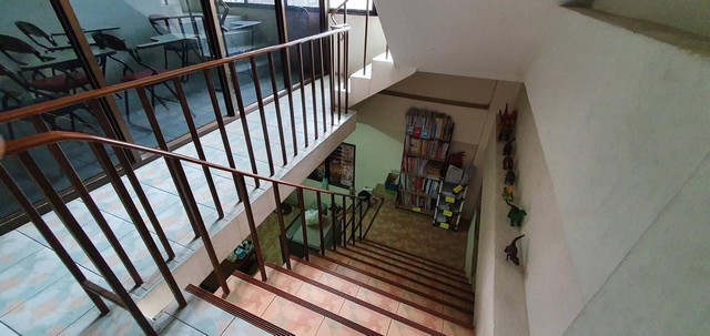 For SaleShop HouseMahachai Samut Sakhon : Commercial building for sale, 3 and a half floors, next to Kitmanee Road, in front of Muang Thong Village, opposite CJ Express, Samut Sakhon, cheap price.