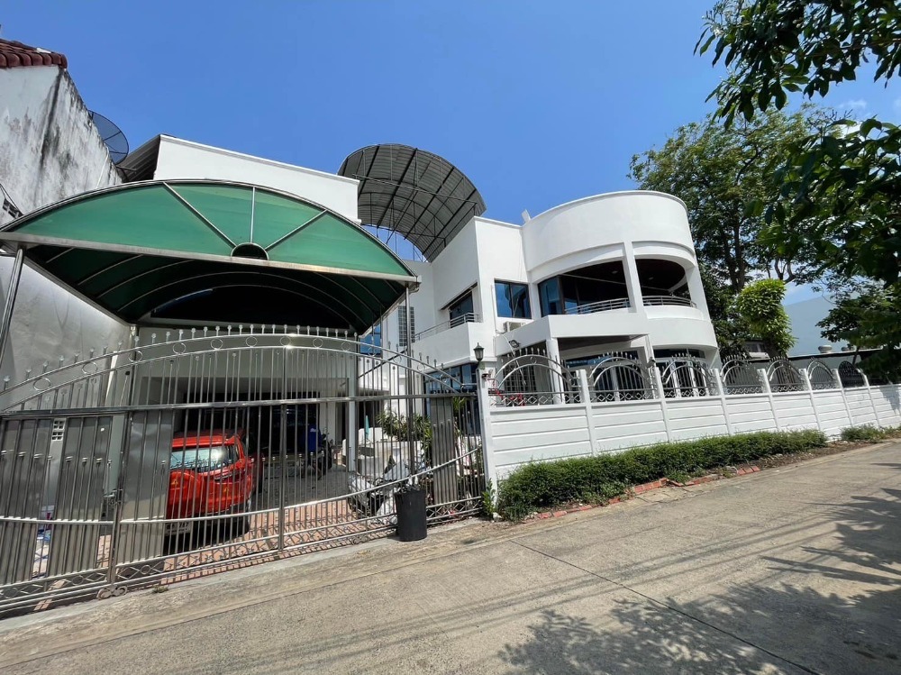 For SaleHome OfficeLadprao101, Happy Land, The Mall Bang Kapi : 👉Home Office for Sales at Lat Phrao 83 connection to Pradit Manutham Rd., near BTS Lat Phrao 83