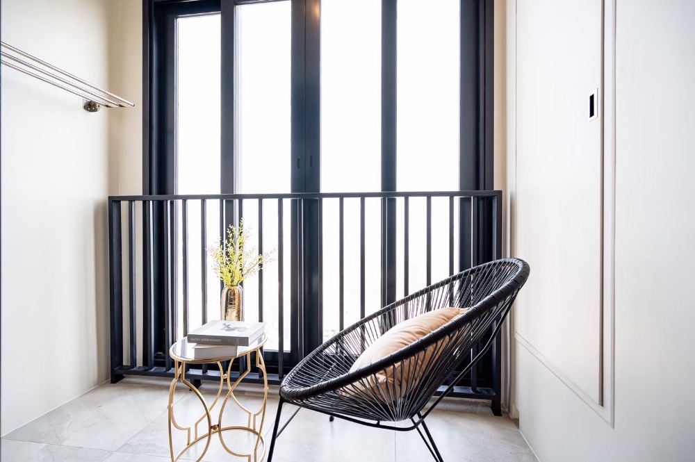 For RentCondoSukhumvit, Asoke, Thonglor : Rare Item, Best Price Ashton Asoke for rent 40k, beautiful room, curved glass for Asoke view.