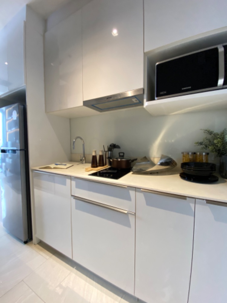 ขายคอนโดสีลม ศาลาแดง บางรัก : Ashton Silom 1 นอนห้องใหญ่ แต่งครบ พร้อมเครื่องใช้ไฟฟ้า ส่วนกลางฟรี 3 ปี ฟรี Service ทำความสะอาดห้อง 3 ปี ห้องตรงจากเซลล์โครงการเท่านั้น…!!!