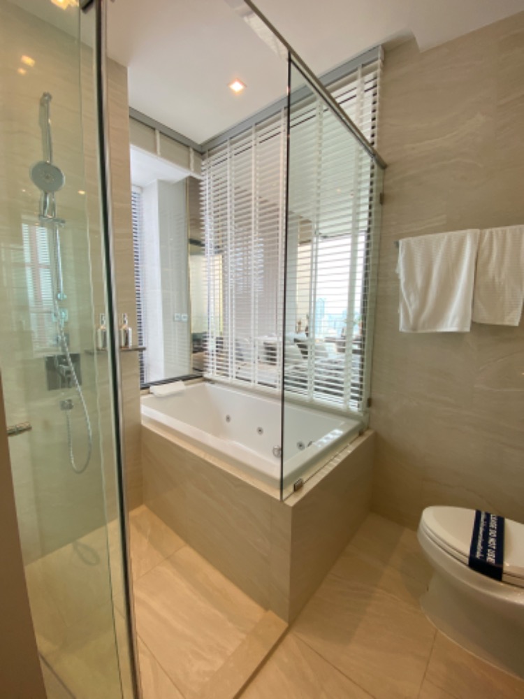 ขายคอนโดสีลม ศาลาแดง บางรัก : Ashton Silom 1 นอนห้องใหญ่ แต่งครบ พร้อมเครื่องใช้ไฟฟ้า ส่วนกลางฟรี 3 ปี ฟรี Service ทำความสะอาดห้อง 3 ปี ห้องตรงจากเซลล์โครงการเท่านั้น…!!!