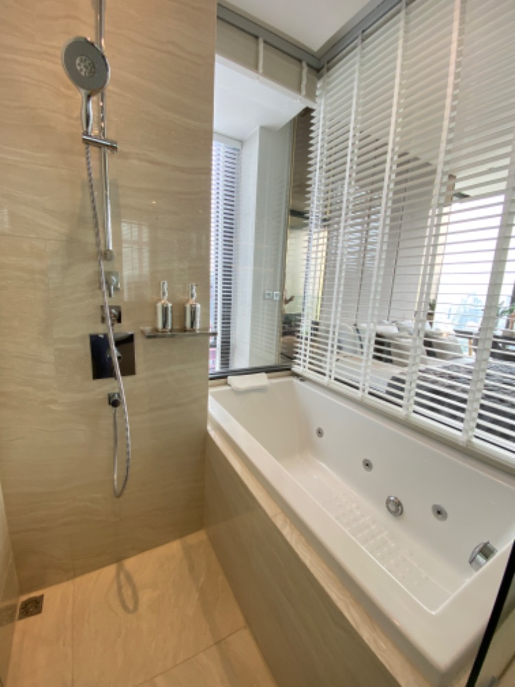 ขายคอนโดสีลม ศาลาแดง บางรัก : Ashton Silom 1 นอนห้องใหญ่ แต่งครบ พร้อมเครื่องใช้ไฟฟ้า ส่วนกลางฟรี 3 ปี ฟรี Service ทำความสะอาดห้อง 3 ปี ห้องตรงจากเซลล์โครงการเท่านั้น…!!!