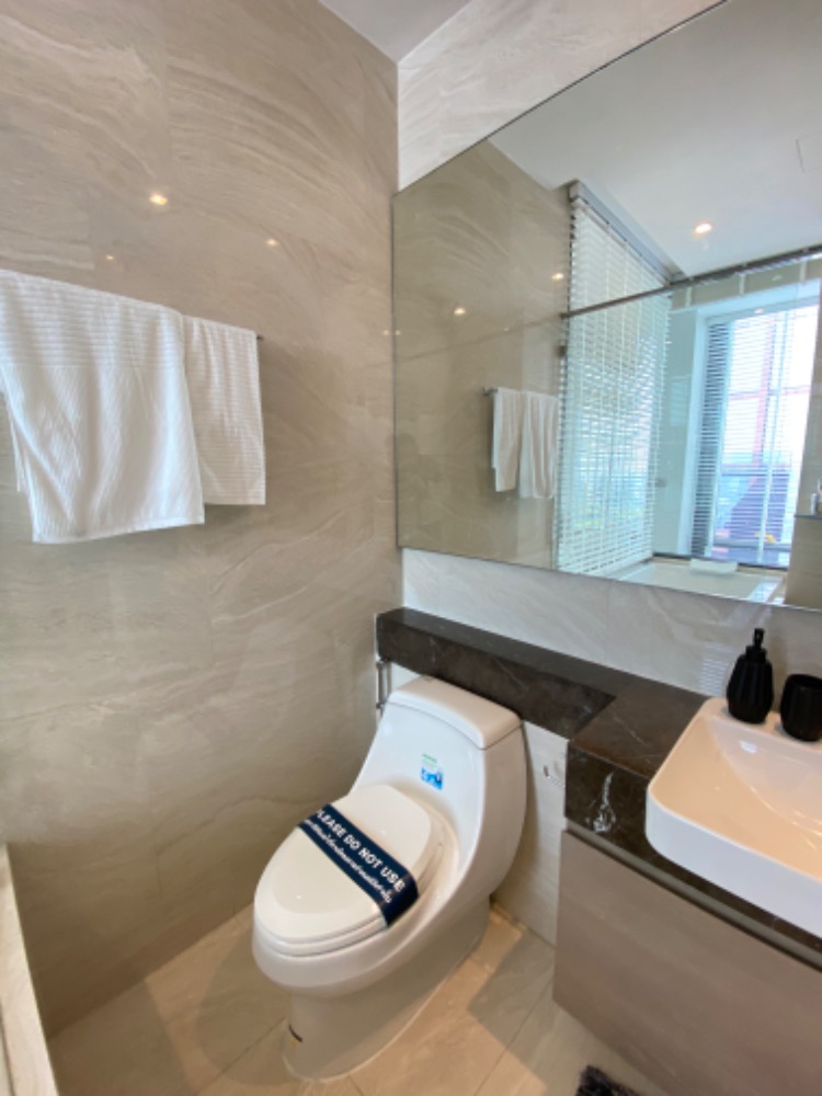 ขายคอนโดสีลม ศาลาแดง บางรัก : Ashton Silom 1 นอนห้องใหญ่ แต่งครบ พร้อมเครื่องใช้ไฟฟ้า ส่วนกลางฟรี 3 ปี ฟรี Service ทำความสะอาดห้อง 3 ปี ห้องตรงจากเซลล์โครงการเท่านั้น…!!!