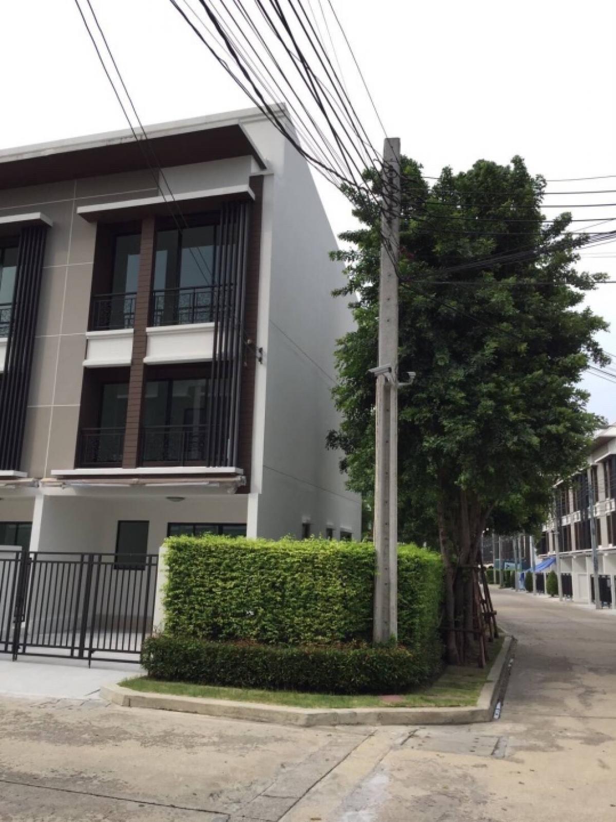 For RentTownhomeNawamin, Ramindra : For rent, Baan Klang Muang Nawamin 42, corner house.