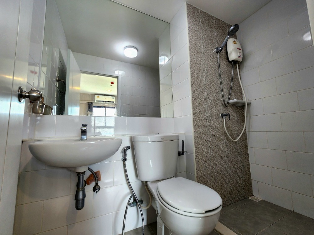 For RentCondoNonthaburi, Bang Yai, Bangbuathong : Status as shown in the cover photo**Room available. Newly renovated** For rent, Plum Condo Central Station Phase 2, new condition, beautiful view, if you want to stay, talk to us. *There is a washing machine SN490.64.819