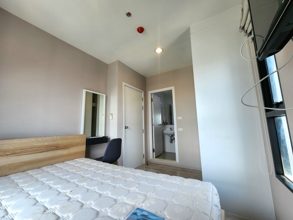 For RentCondoNonthaburi, Bang Yai, Bangbuathong : Status as shown in the cover photo**Room available. Newly renovated** For rent, Plum Condo Central Station Phase 2, new condition, beautiful view, if you want to stay, talk to us. *There is a washing machine SN490.64.819