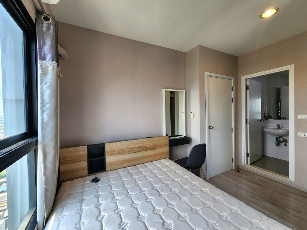 For RentCondoNonthaburi, Bang Yai, Bangbuathong : Status as shown in the cover photo**Room available. Newly renovated** For rent, Plum Condo Central Station Phase 2, new condition, beautiful view, if you want to stay, talk to us. *There is a washing machine SN490.64.819