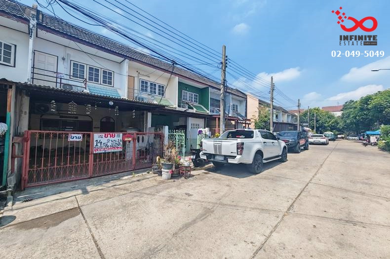 For SaleHouseKaset Nawamin,Ladplakao : 2-story townhouse for sale, Senaniwet Village, Project 2, Prasert Manukit Road. Soi Prasertmanukit 27