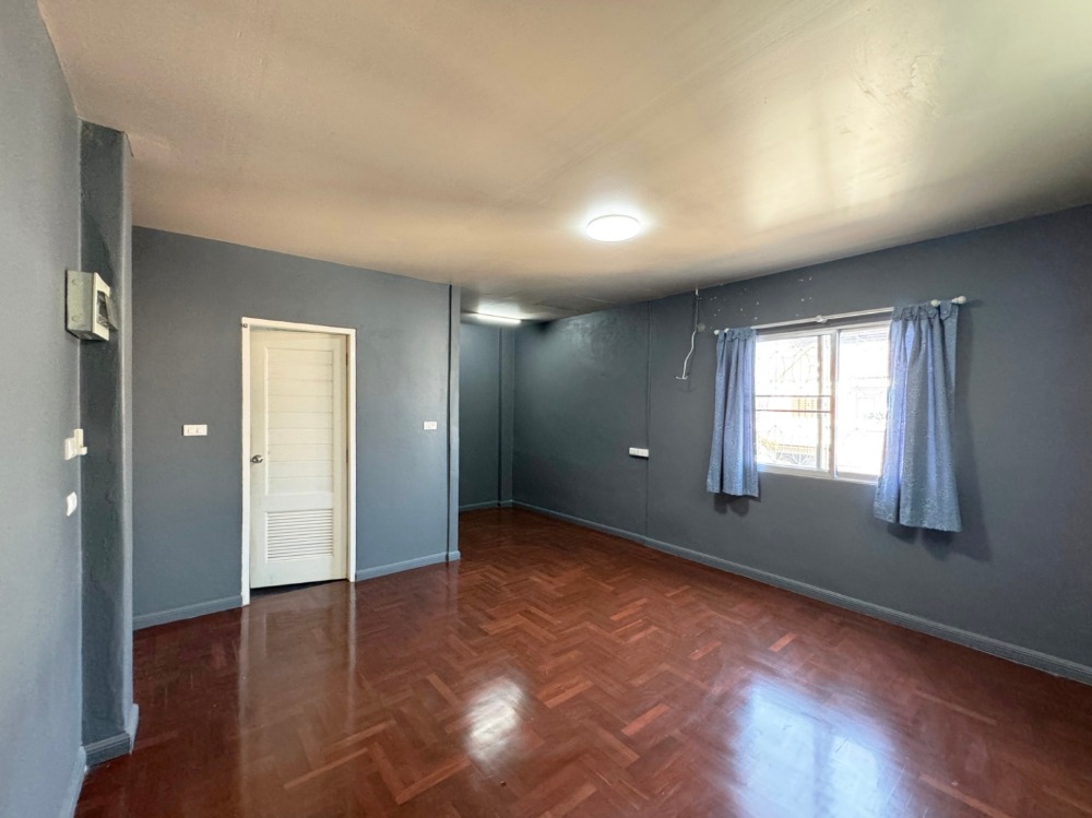 For SaleTownhomePattanakan, Srinakarin : For sale, 4-story townhome, Warathorn Ville, Phatthanakan 44, 31.5 sq m, 5 bedrooms, 7 bathrooms, newly renovated, near BTS.