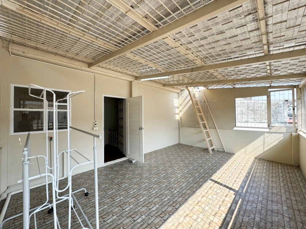 For SaleTownhomePattanakan, Srinakarin : For sale, 4-story townhome, Warathorn Ville, Phatthanakan 44, 31.5 sq m, 5 bedrooms, 7 bathrooms, newly renovated, near BTS.