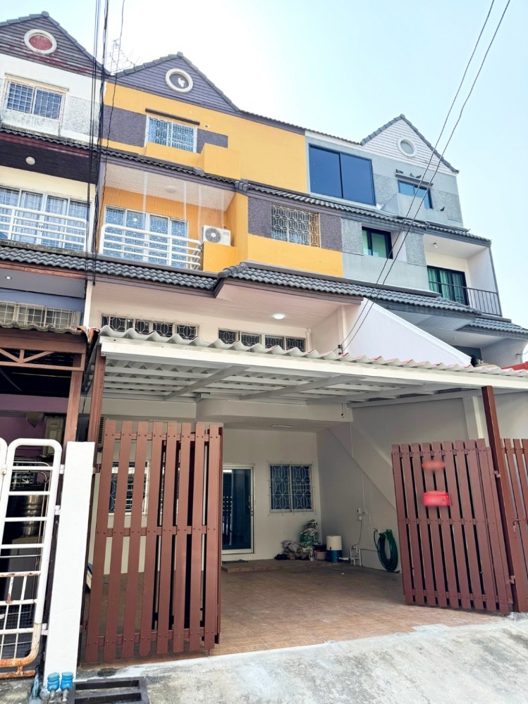 ขายทาวน์โฮมพัฒนาการ ศรีนครินทร์ : ขาย ทาวน์โฮม 4 ชั้น วราธรวิลล์ พัฒนาการ 44 31.5 ตร.วา 5 นอน 4 น้ำ รีโนเวทใหม่ ใกล้ BTS