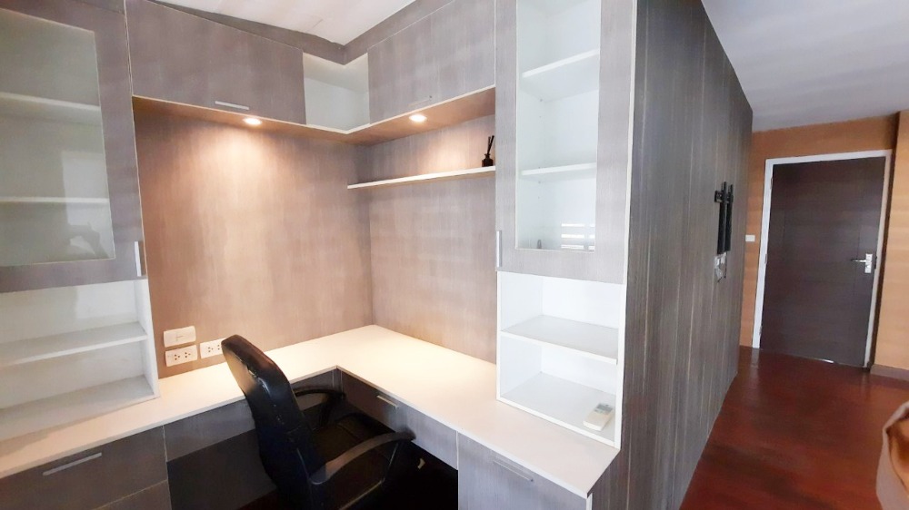 For SaleTownhomePattanakan, Srinakarin : Townhome for sale, 4 floors, Warathorn Ville, Phatthanakan 44, 31.5 sqw, 5 beds, 4 baths, newly renovated.