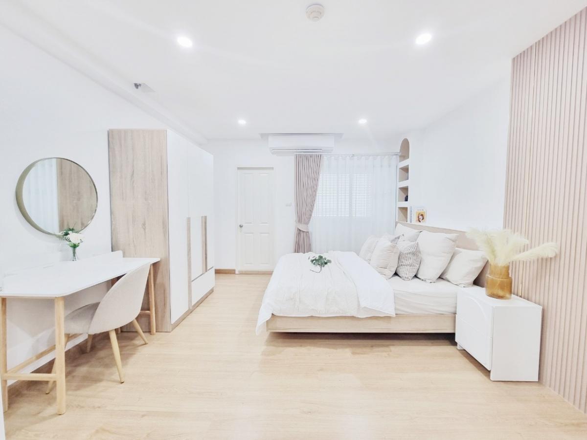 For SaleCondoPattanakan, Srinakarin : Installments starting at 6,xxx baht, Srinakarin zone, very spacious room, Muji style.