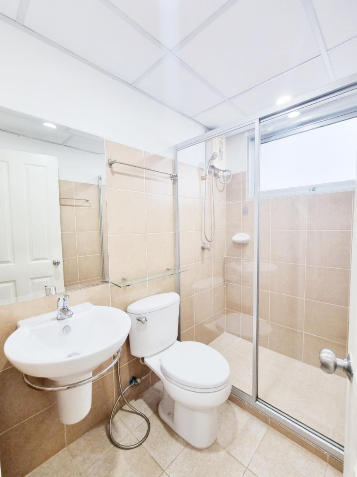 For SaleCondoPattanakan, Srinakarin : Installments starting at 6,xxx baht, Srinakarin zone, very spacious room, Muji style.