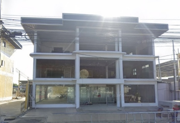 For RentShop HousePinklao, Charansanitwong : 3-story commercial building for rent, Kanchanaphisek Road.