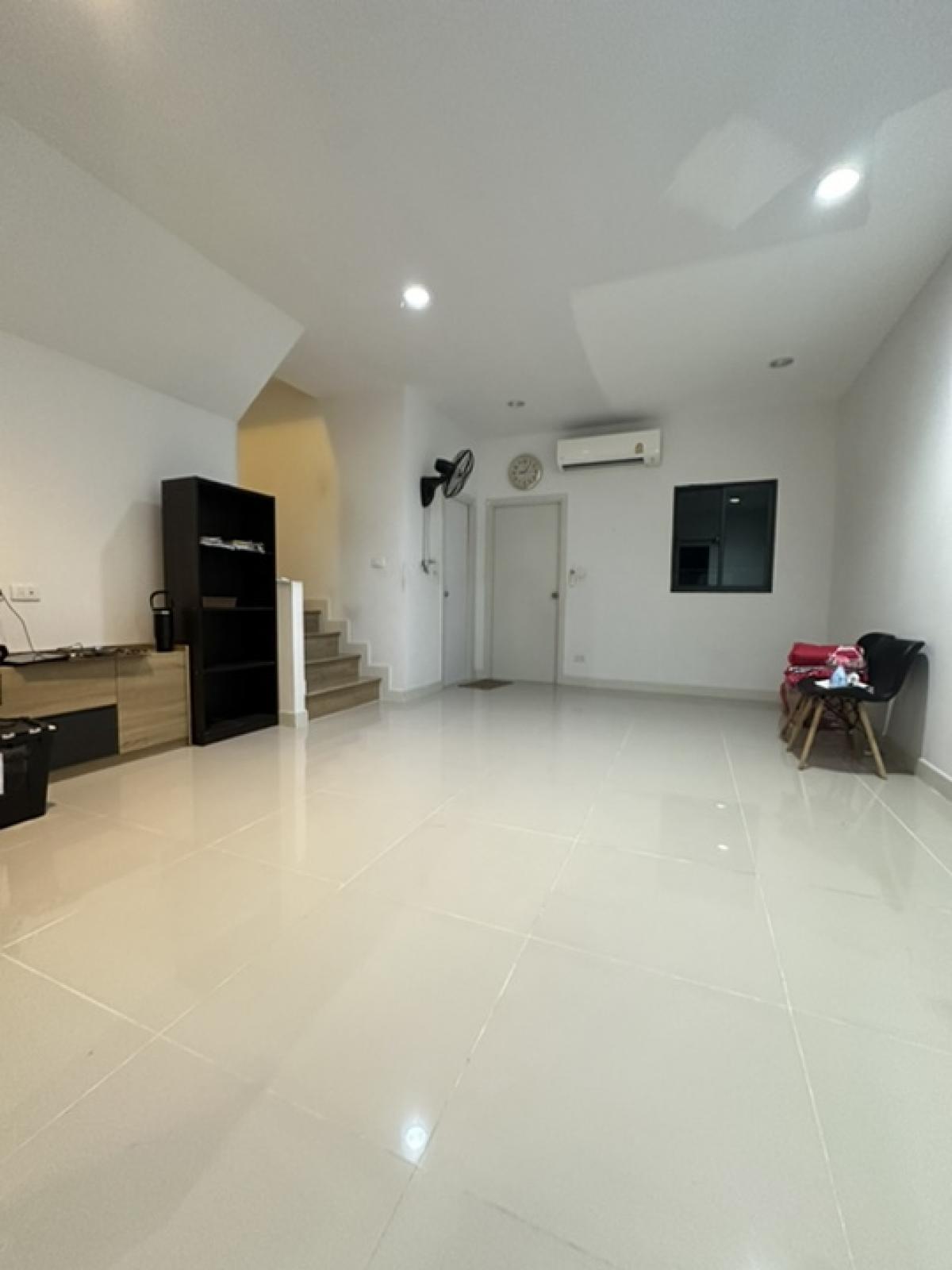 For RentTownhomeBang kae, Phetkasem : House for rent, Verve Phetkasem 81, corner house.