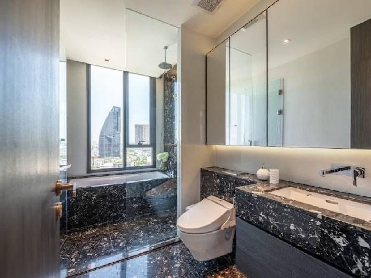 For RentCondoSukhumvit, Asoke, Thonglor : 📢👇Worth price for investing or living at luxury condo Beatniq , 5 stars concierge service, close to BTS, only about 10 mins walk to Em district , nice layout and decor, fully furnished