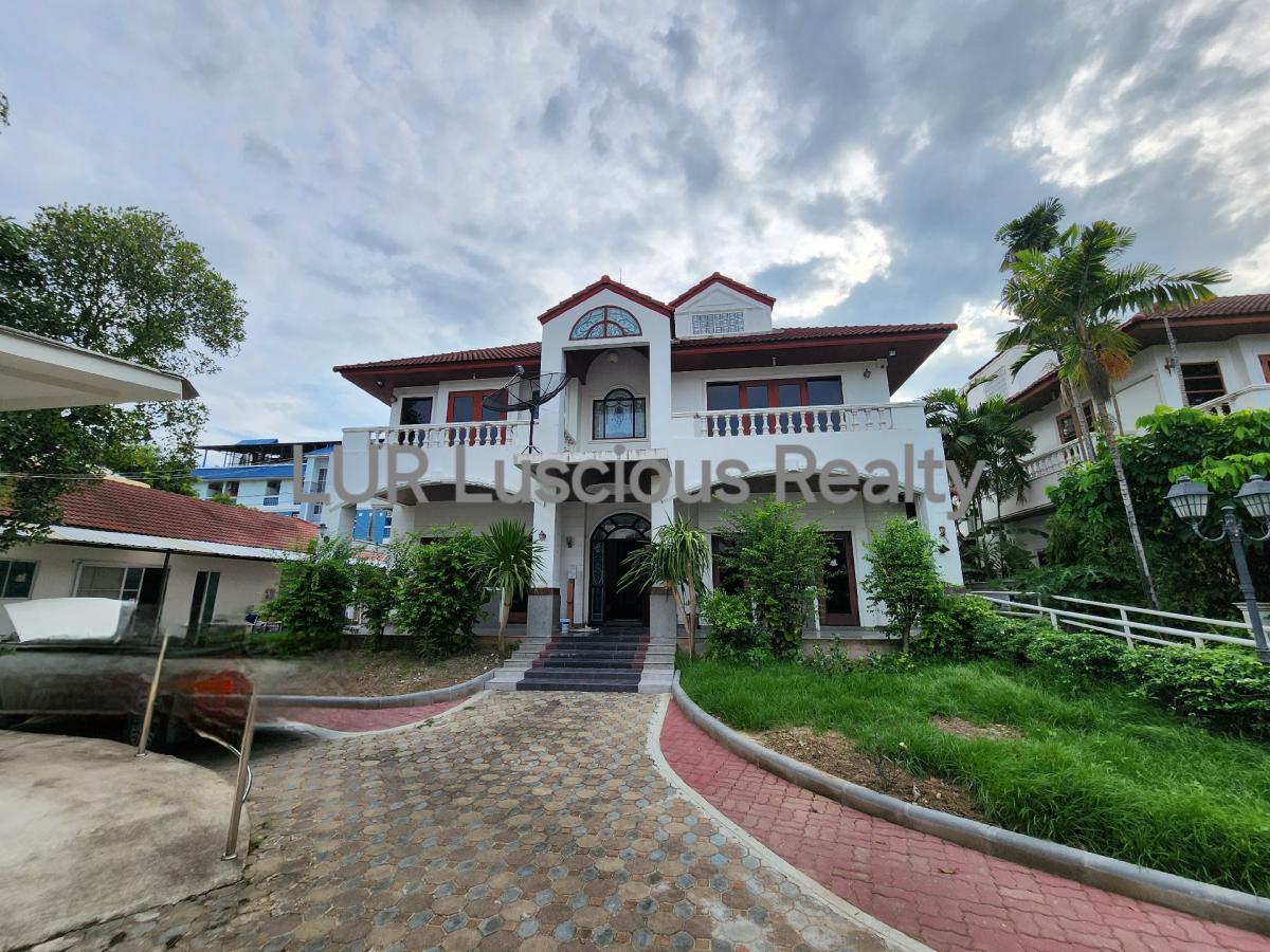 ขายบ้านพัฒนาการ ศรีนครินทร์ : ขาย บ้านเดี่ยว ซอยเฉลิมพระเกียรติ ร .9  ซอย 47 เขตประเวศ  ✅️ใกล้สวนหลวงร 9 2 ชั้น4 ห้องนอน 4 ห้องน้ำ2 ครัว1 ห้องเมดจอดรถ 7 คัน บนที่ดิน 239 ตารางวาขาย 39 ล้าน บาท ต่อรองได้InboxหรือLINE OA : @lurofficial  #เฉลิมพระเกียรติร9 #ถนนศรีนครินทร์ #