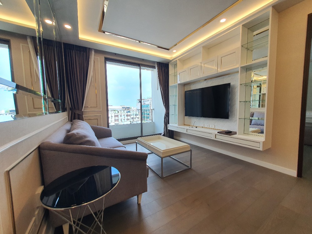 For RentCondoRatchadapisek, Huaikwang, Suttisan : Luxury 2-Bedroom Condo near MRT Huai Khwang – Brand New, Fully Furnished!
