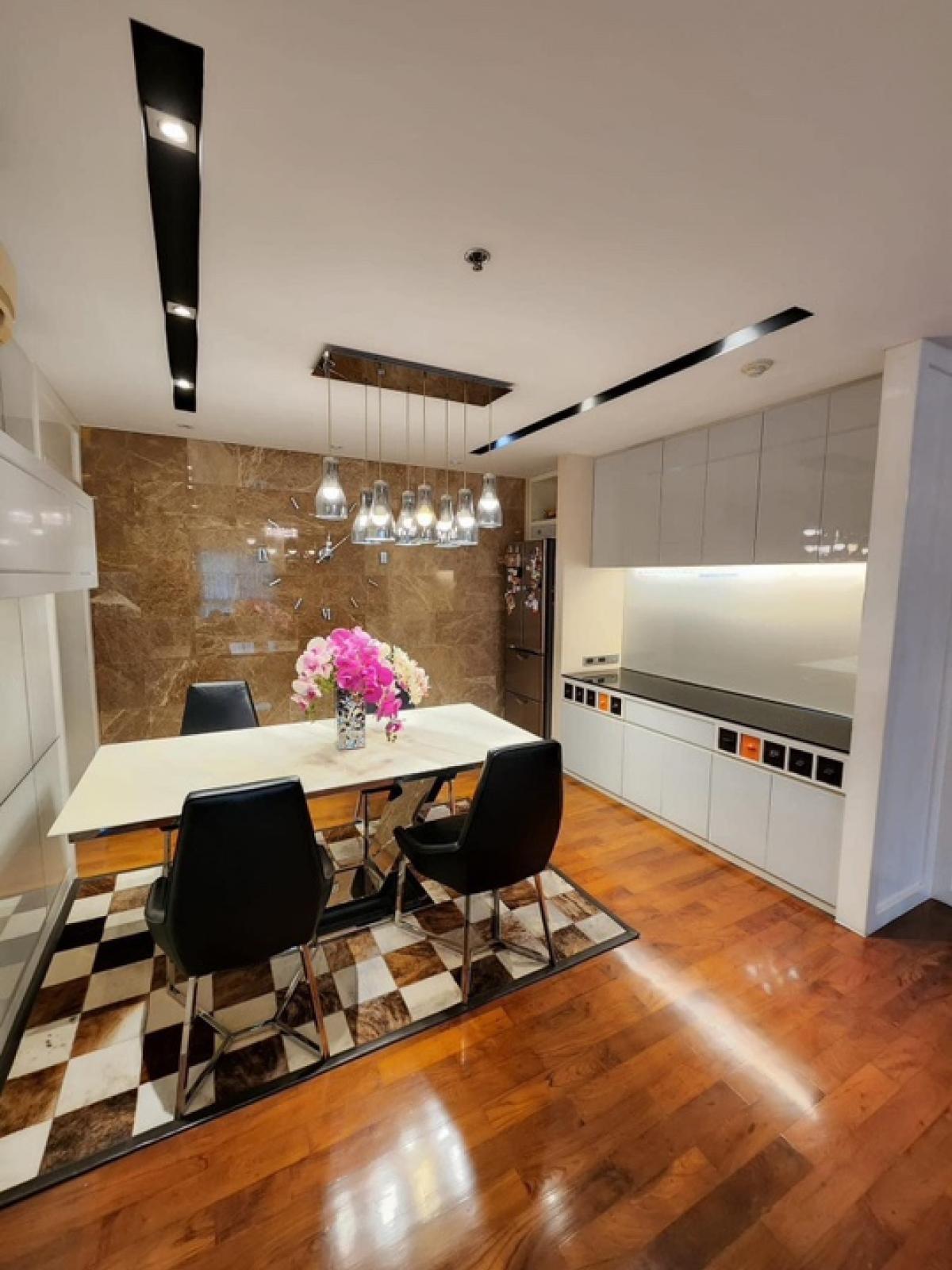 For SaleCondoSilom, Saladaeng, Bangrak : FOR SALE & RENT : SILOM CITY RESORT | SILOM