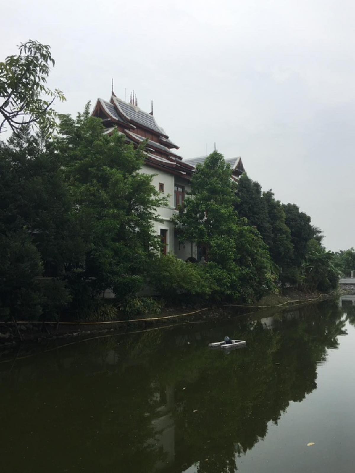 For SaleHousePathum Thani,Rangsit, Thammasat : 📢👇Luxury house for sale, golden teak wood, on almost rai of land, strong structure with 2-story steel, quiet, smooth, in a village with good security, near Future Park Rangsit, Motor way expressway.