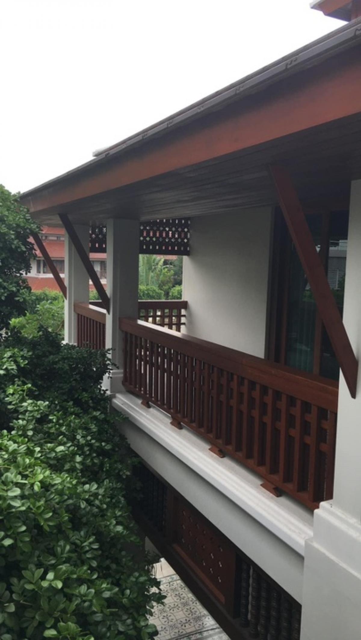 For SaleHousePathum Thani,Rangsit, Thammasat : 📢👇Luxury house for sale, golden teak wood, on almost rai of land, strong structure with 2-story steel, quiet, smooth, in a village with good security, near Future Park Rangsit, Motor way expressway.